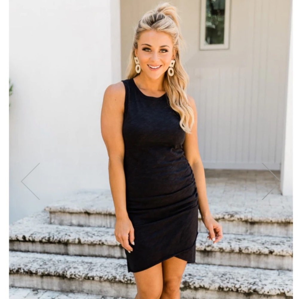 🆕️ Pink Lily Sleeveless with Ruched Tulip Skirt Black Dress. NWOT